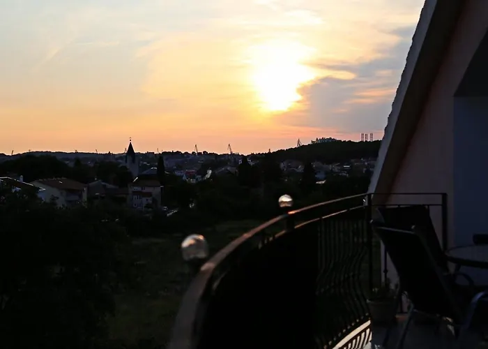 With A Parking Space - 17827 * 풀라