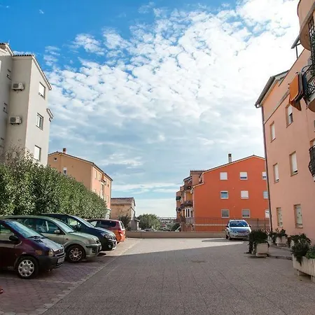 Apartament With A Parking Space - 17827 Pula